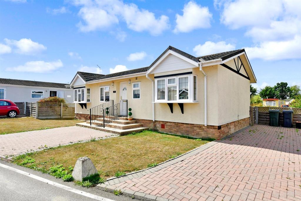 Willow Way, Woodlands Park, Biddenden, Ashford, Kent 2 bed park home