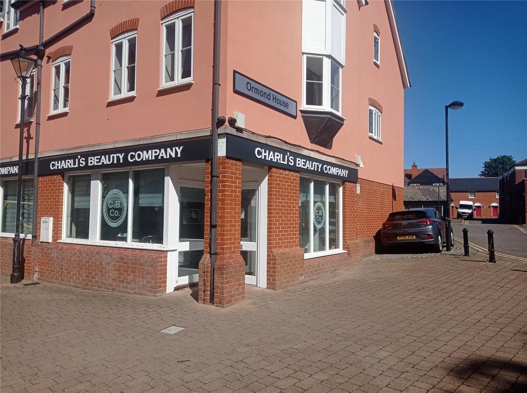 Roche Close, Rochford, Essex, SS4 Shop to rent £695 pcm (£160 pw)