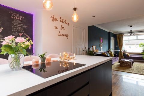 43 Monteith Drive, Clarkston, Glasgow, G76 8NX