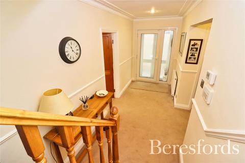 4 bedroom semi-detached house for sale - Norsey View Drive, Billericay, CM12