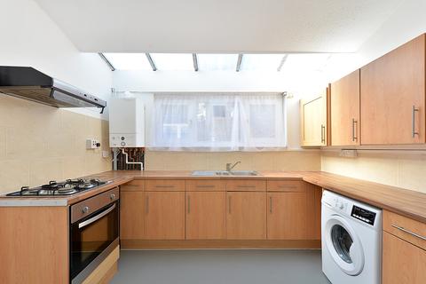 2 bedroom apartment to rent - Hardel Walk, Cressingham Gardens, Tulse Hill, London, SW2
