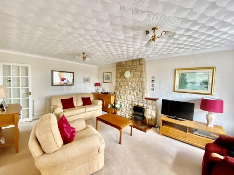 Glanwern Avenue, Newport. NP19 9DH 2 bed semidetached bungalow £250,000
