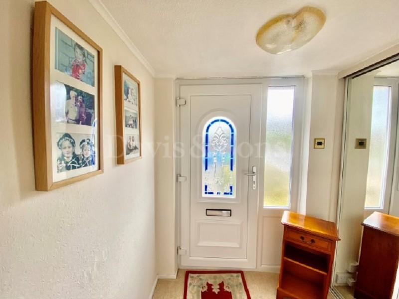 Glanwern Avenue, Newport. NP19 9DH 2 bed semidetached bungalow £250,000