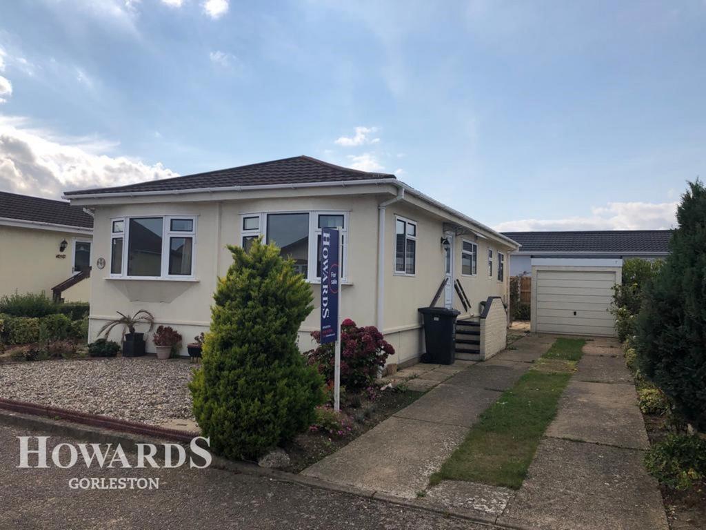 Sunninghill Close, Bradwell 3 bed park home for sale £95,000