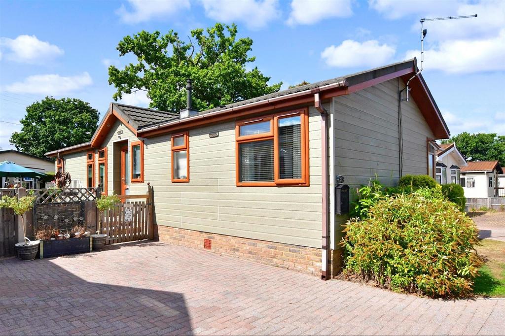 Oak Avenue, Woodlands Park, Biddenden, Ashford, Kent 2 bed park home