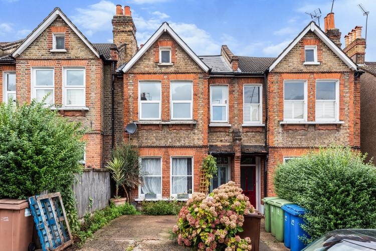 Dunstans Road London SE22 2 bed apartment £1,850 pcm (£427 pw)