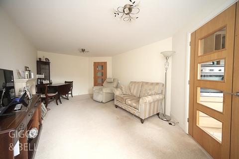2 bedroom flat for sale - Cannon Lane, Luton, Bedfordshire, LU2