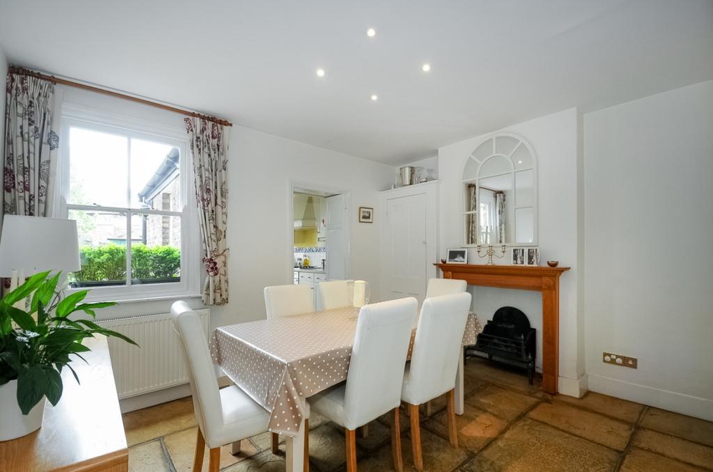 Graham Road London SW19 3 bed house £2,500 pcm (£577 pw)
