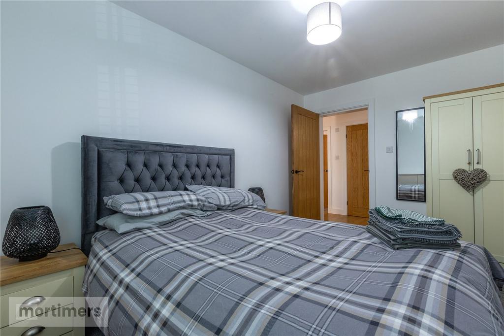Main Bedroom 4a