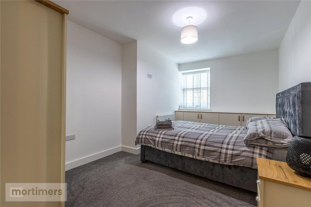 Main Bedroom 4a