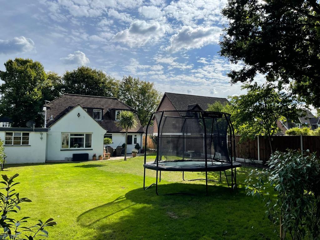 Lime Walk, Dibden Purlieu, Southampton, Hampshire, SO45 4 bed detached