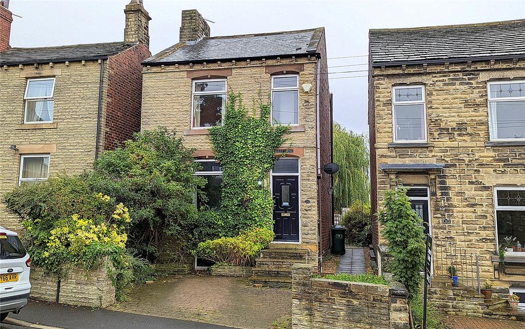 Camm Lane, Mirfield, West Yorkshire, WF14 2 bed detached house for sale