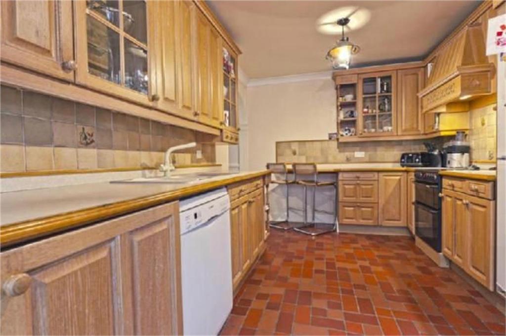 Rectory Lane, Shenley, Radlett... 3 bed house £2,250 pcm (£519 pw)