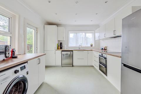 4 bedroom semi-detached house to rent - St. Winifreds Road, Southampton, Hampshire, SO16