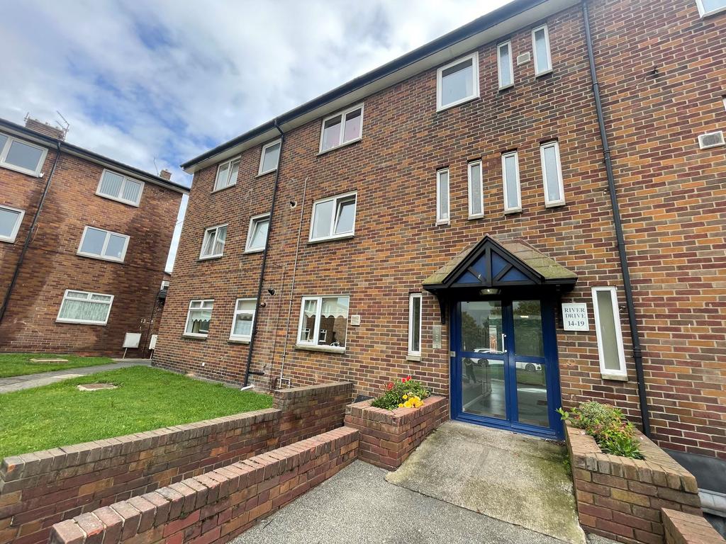 River Drive, South Shields, Tyne and... 3 bed flat - £125,000