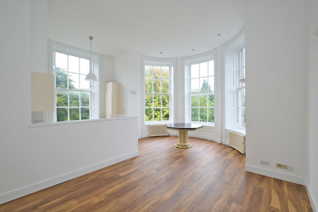 Shaw Crescent, City Centre, Aberdeen, AB25 2 bed flat £900 pcm (£208 pw)