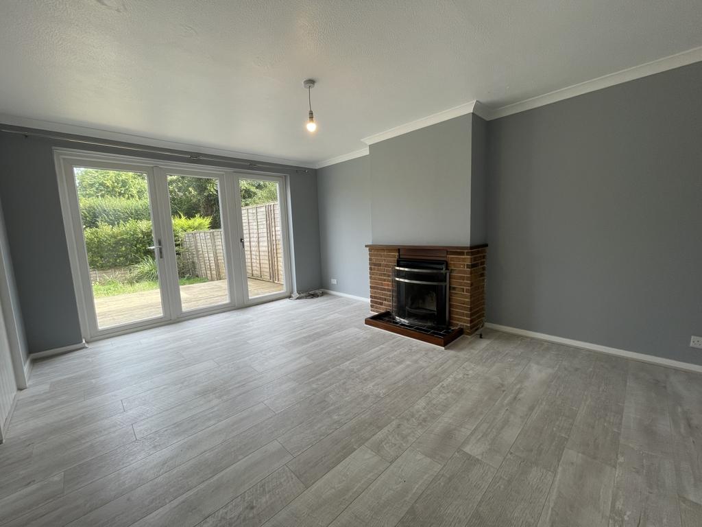 46a Appledore Gardens, Lindfield... 2 bed ground floor flat £1,195 pcm (£276 pw)