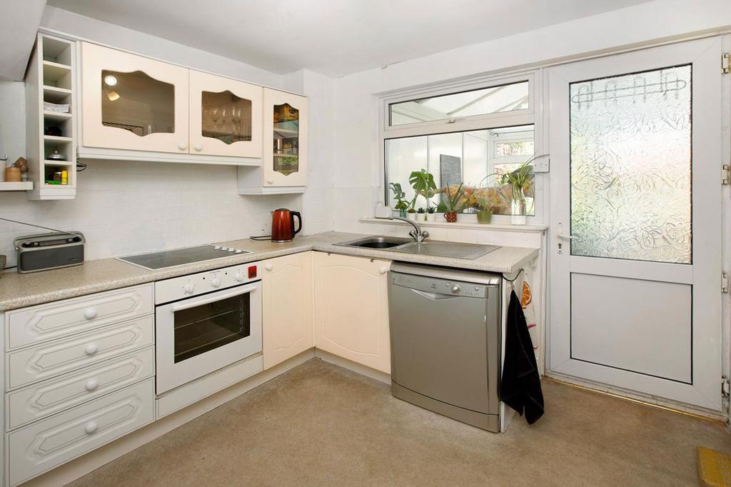 Deer Park Avenue, Teignmouth, TQ14 3 bed terraced house £270,000