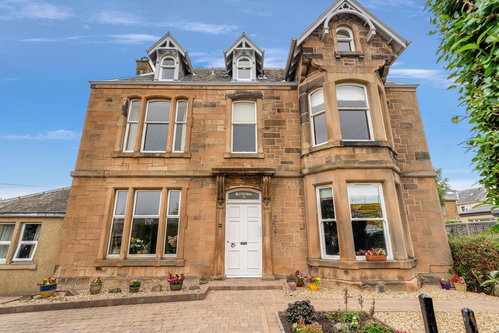 35 Duddingston Park, Edinburgh, EH15 1JU 5 bed flat for sale £600,000