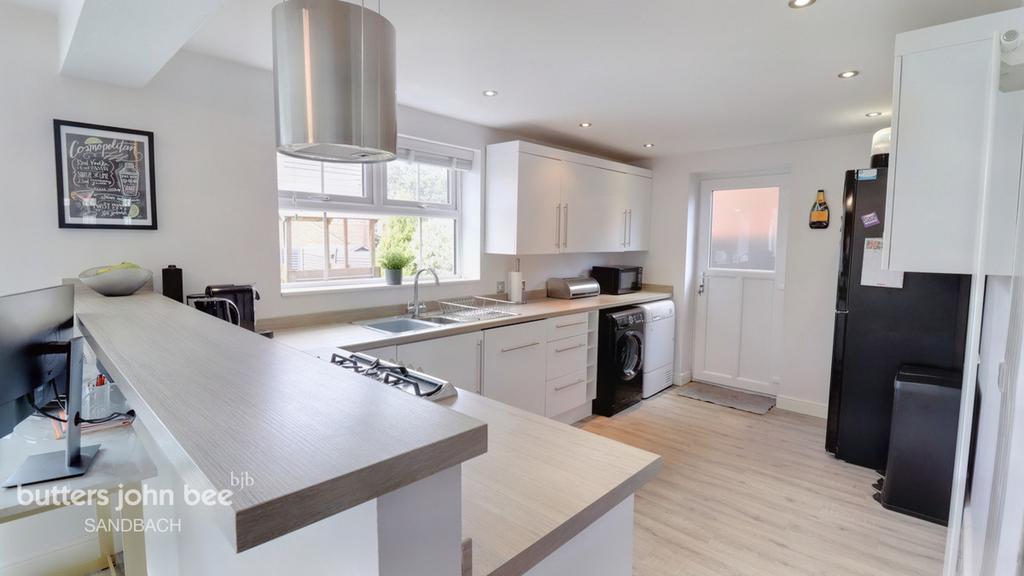 Milton Way, Sandbach 4 bed detached house £340,000