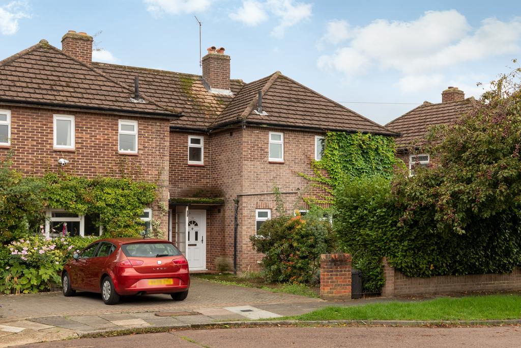 53 Longford Close, Hampton Hill... 3 bed semidetached house £425,000