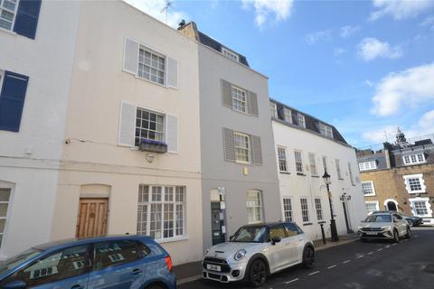 Fairholt Street, Knightsbridge, SW7