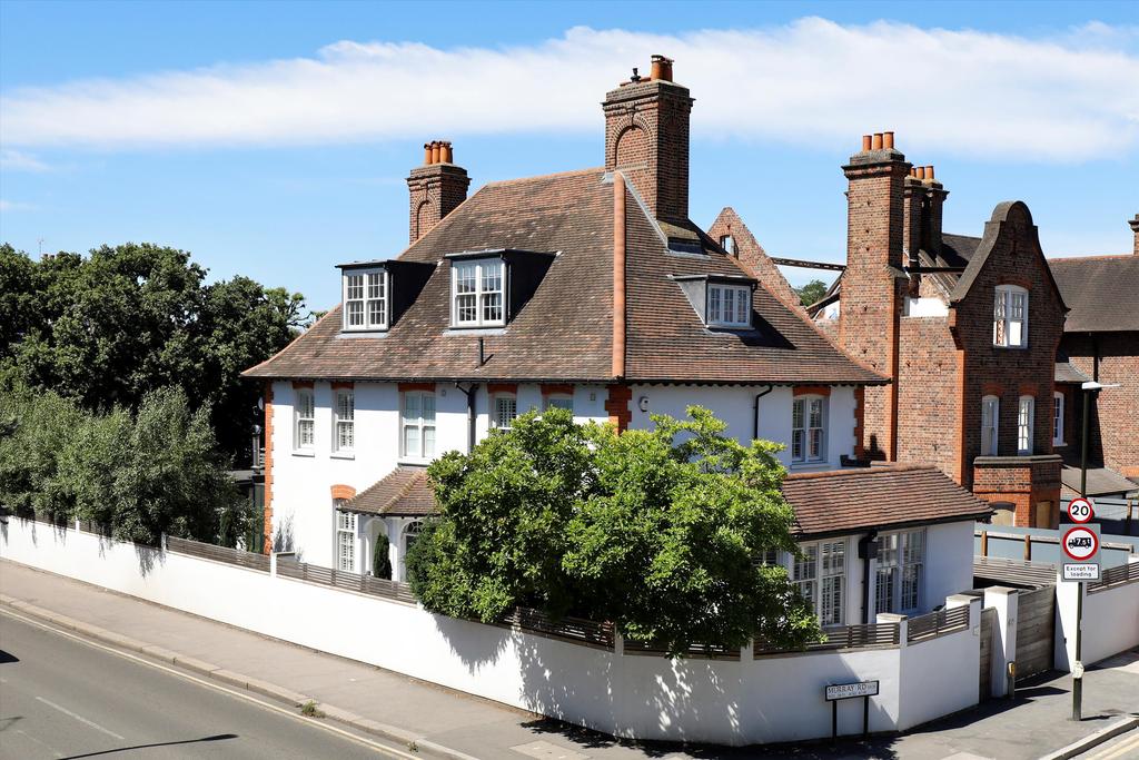 Murray Road, London, SW19 6 bed detached house £13,500 pcm (£3,115 pw)