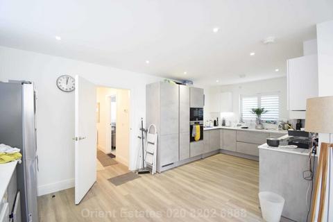 5 bedroom detached house for sale, Anvil Avenue, Watford