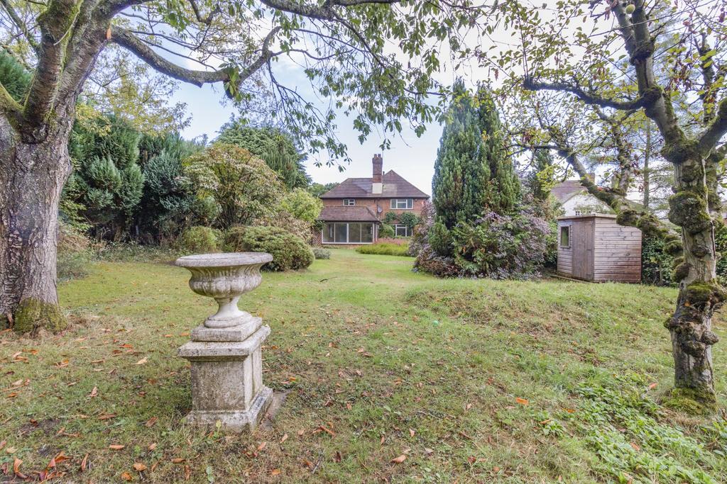 Longfield Drive, Amersham 4 bed detached house £1,395,000