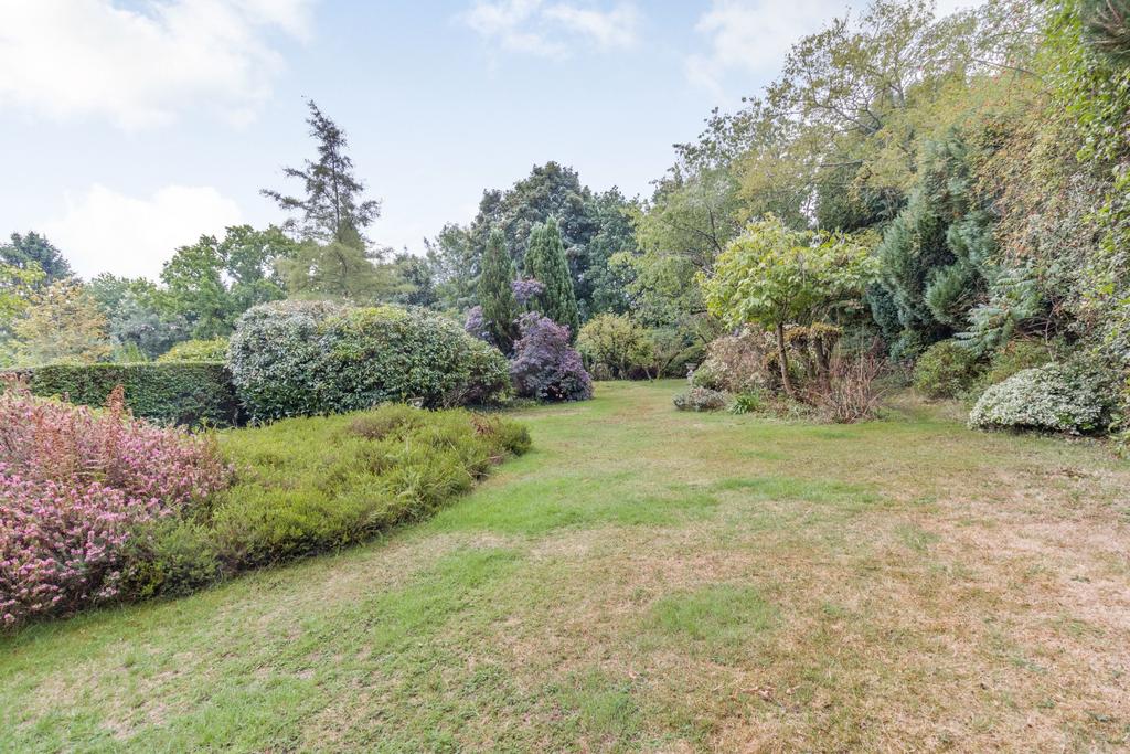Longfield Drive, Amersham 4 bed detached house £1,395,000