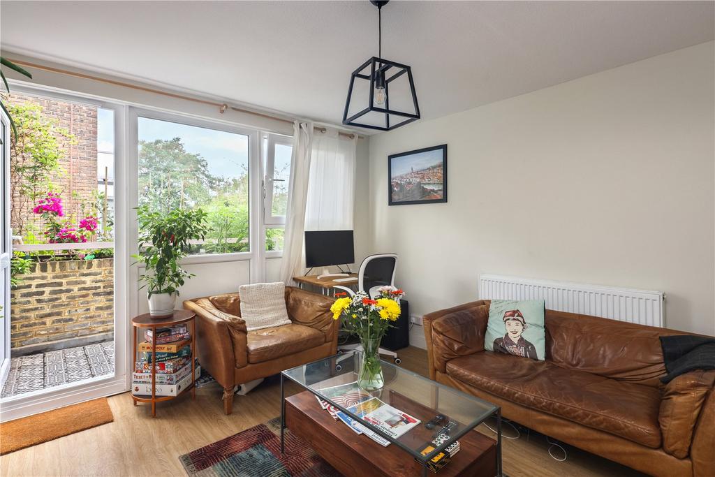 Stepney Causeway, Limehouse, London, E1 2 bed flat £425,000