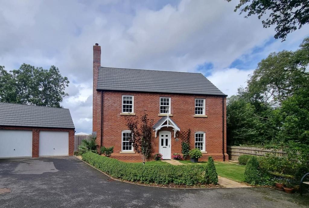 John Campbell Close, Flore, Northampton NN7 4NX 4 bed detached house