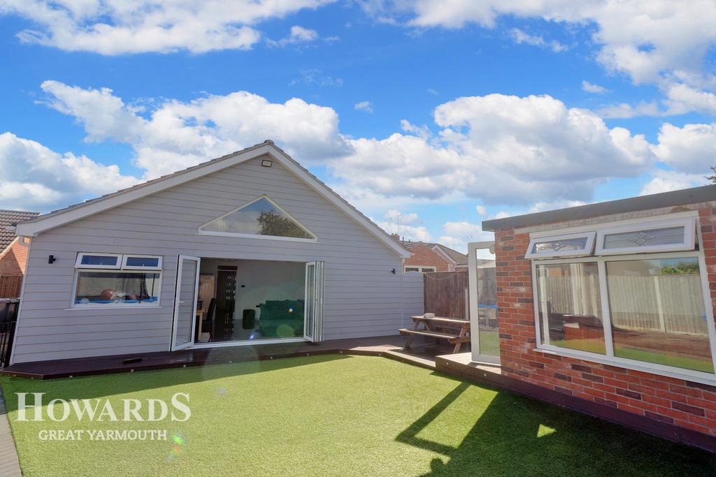 Winifred Way, CaisteronSea 4 bed bungalow for sale £475,000