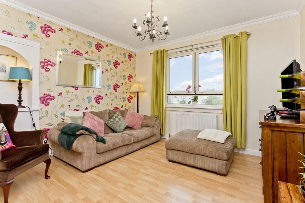Gillies Street, Troon, Ayrshire 2 bed flat £75,000