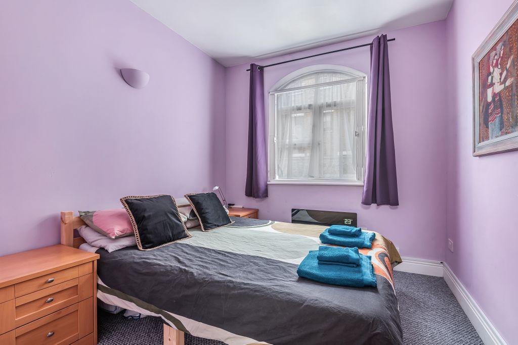 Bedroom 1 (Double)