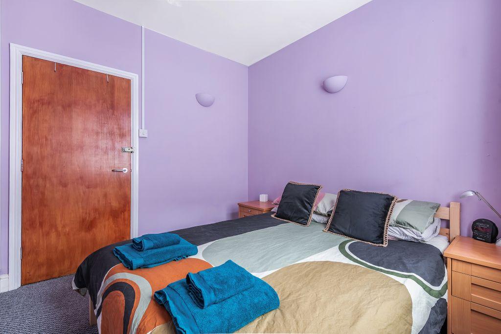 Bedroom 1 (Double)