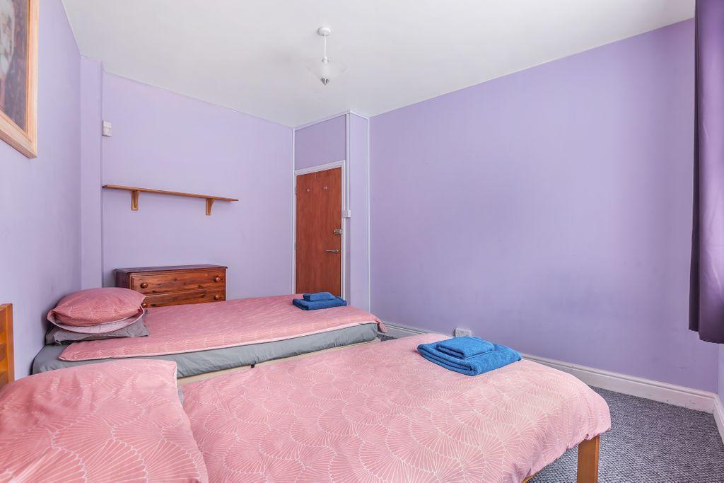 Bedroom 2 (Double)