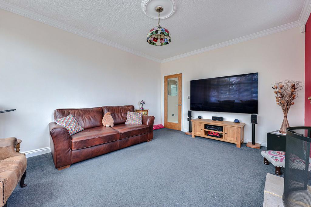 Prittlewell Chase, Westcliffonsea, SS0 3 bed semidetached bungalow