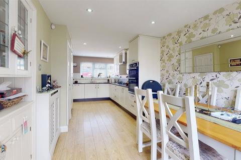 167 Nether Priors, Basildon, SS14 1LT