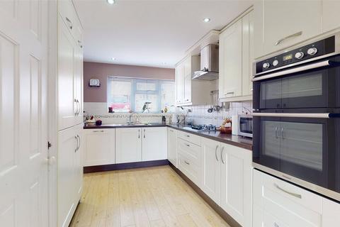 167 Nether Priors, Basildon, SS14 1LT