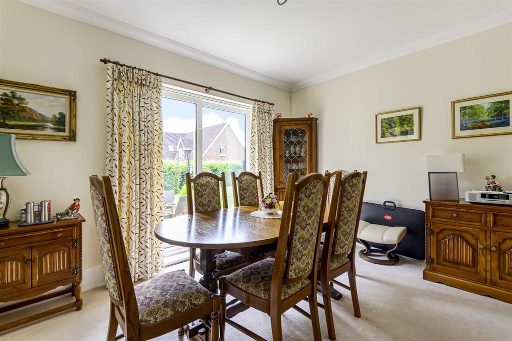 Sitting/Dining Room