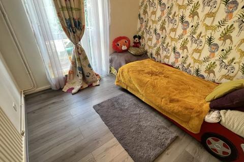 2 bedroom bungalow for sale, Derwent Walk, Oadby, LE2