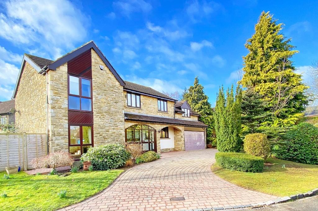 Leadhall Grove, Harrogate 6 bed detached house for sale £800,000