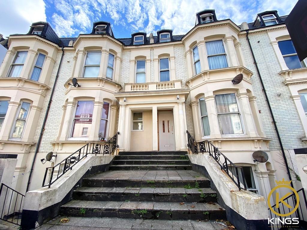 Alhambra Road, Southsea 2 bed flat £925 pcm (£213 pw)