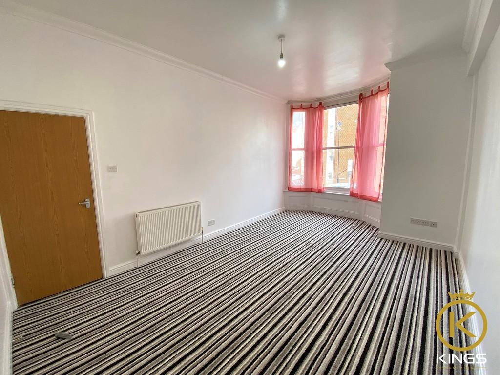 Alhambra Road, Southsea 2 bed flat £925 pcm (£213 pw)