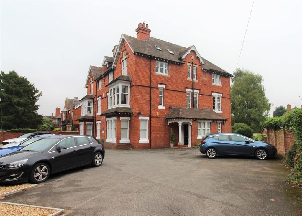The Lodge, 40a Nettleham Road 2 bed apartment £1,195 pcm (£276 pw)