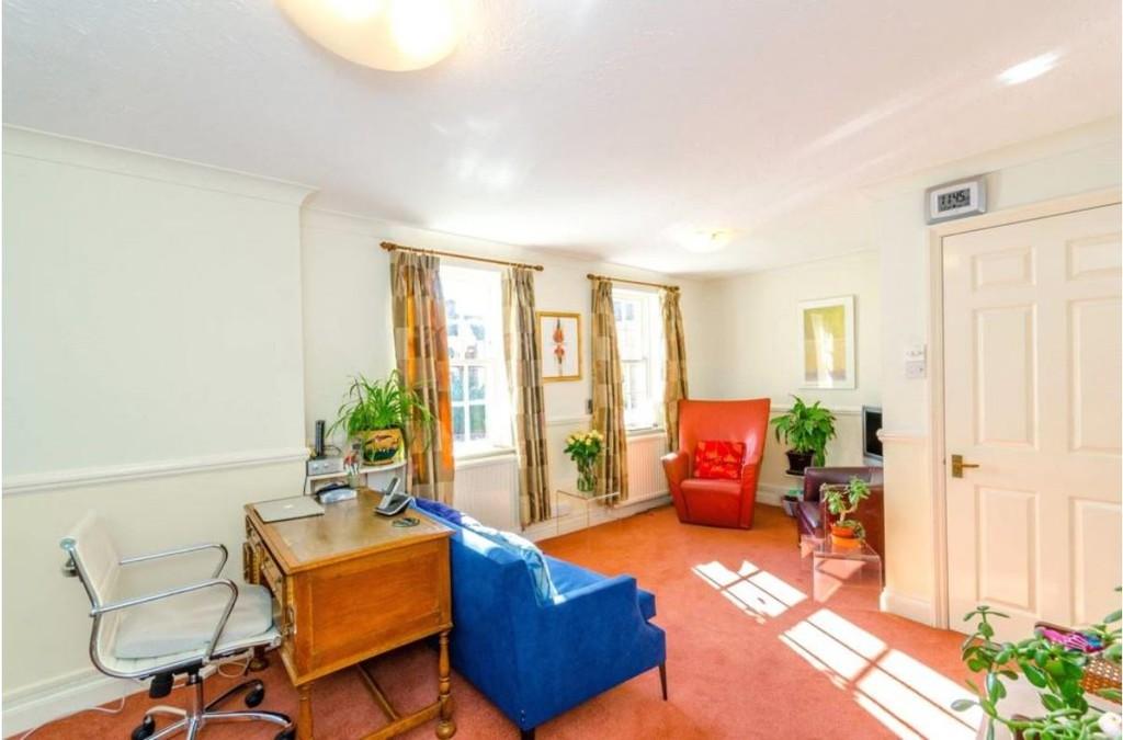 Stapleton hall road stroud green n4 2 bed apartment 2 000 pcm 