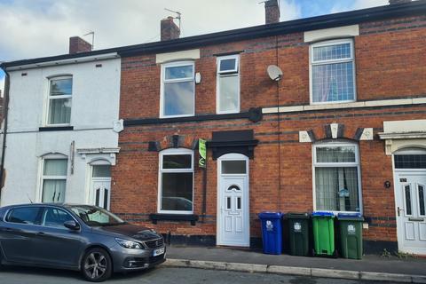 3 bedroom terraced house to rent, Egerton Street, Heywood, OL10 3BQ