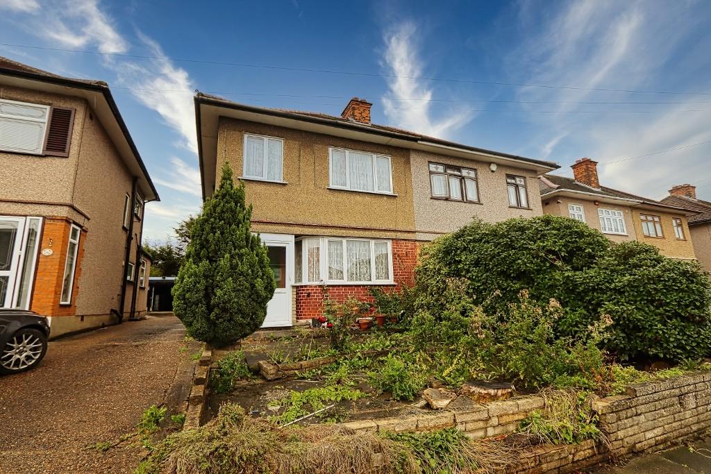 Dominion Drive, Collier Row, Romford 3 bed semidetached house £425,000