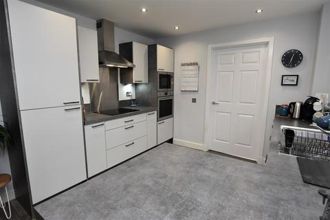 14 David Grimond Place, Rattray, Blairgowrie, PH10 7FL
